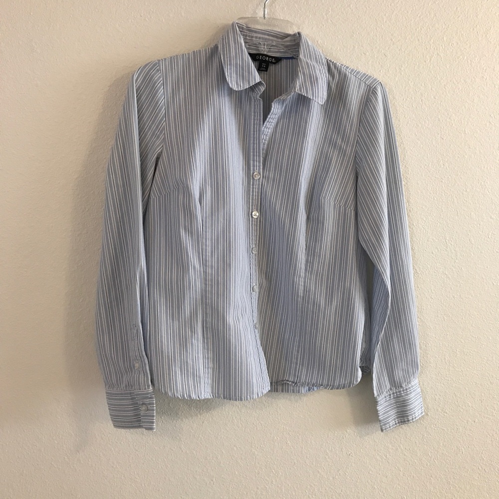 Women’s Button Down Shirt (small 4-6)